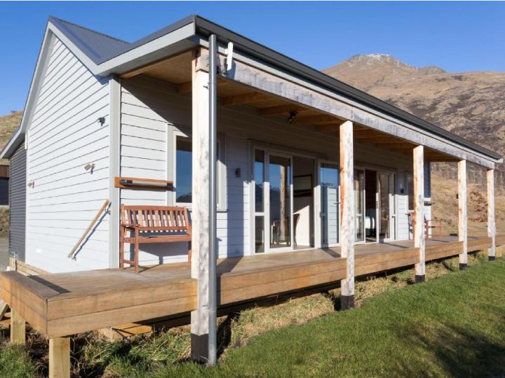 Cottage: outside deck