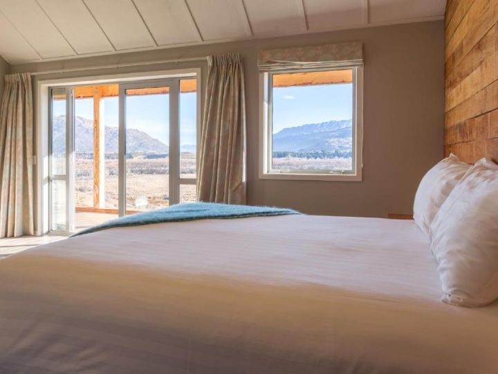 Cottage: mountain views