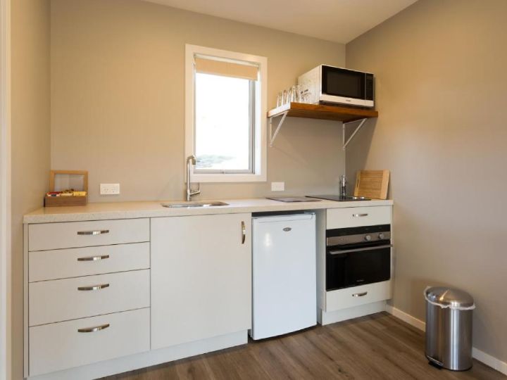 Cottage: full kitchen